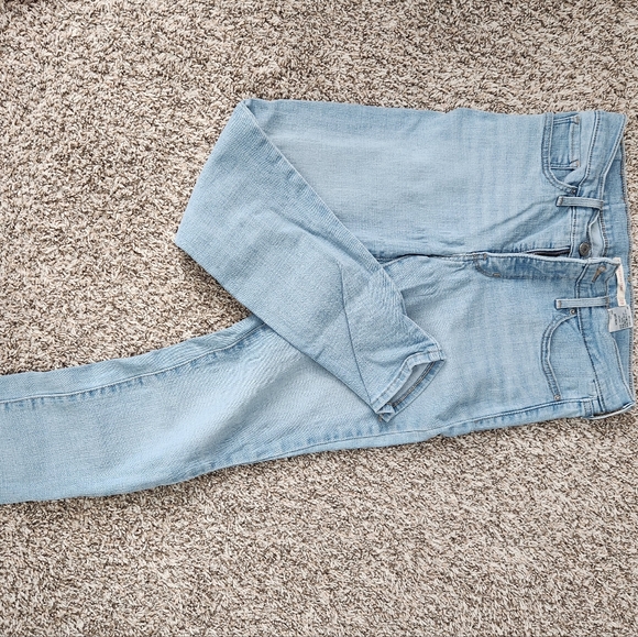 Levi's Women's Light Blue Jeans - Picture 3 of 3